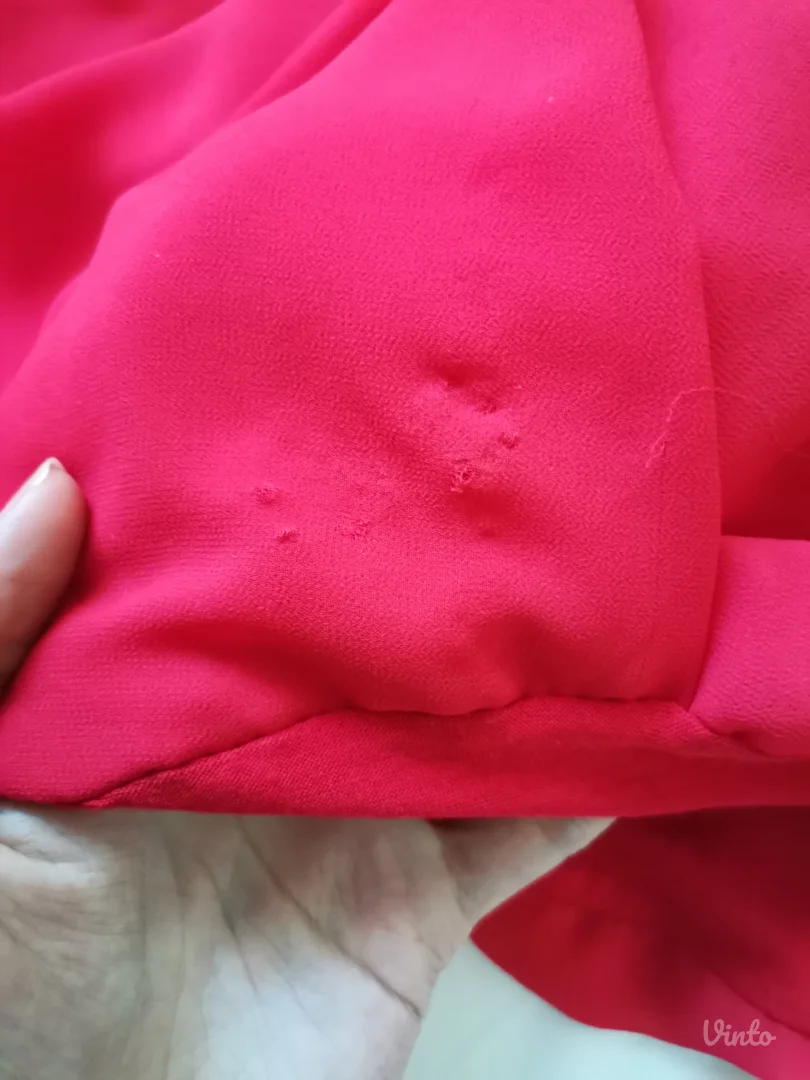 Crvena bluza (poklon uz kupovinu)