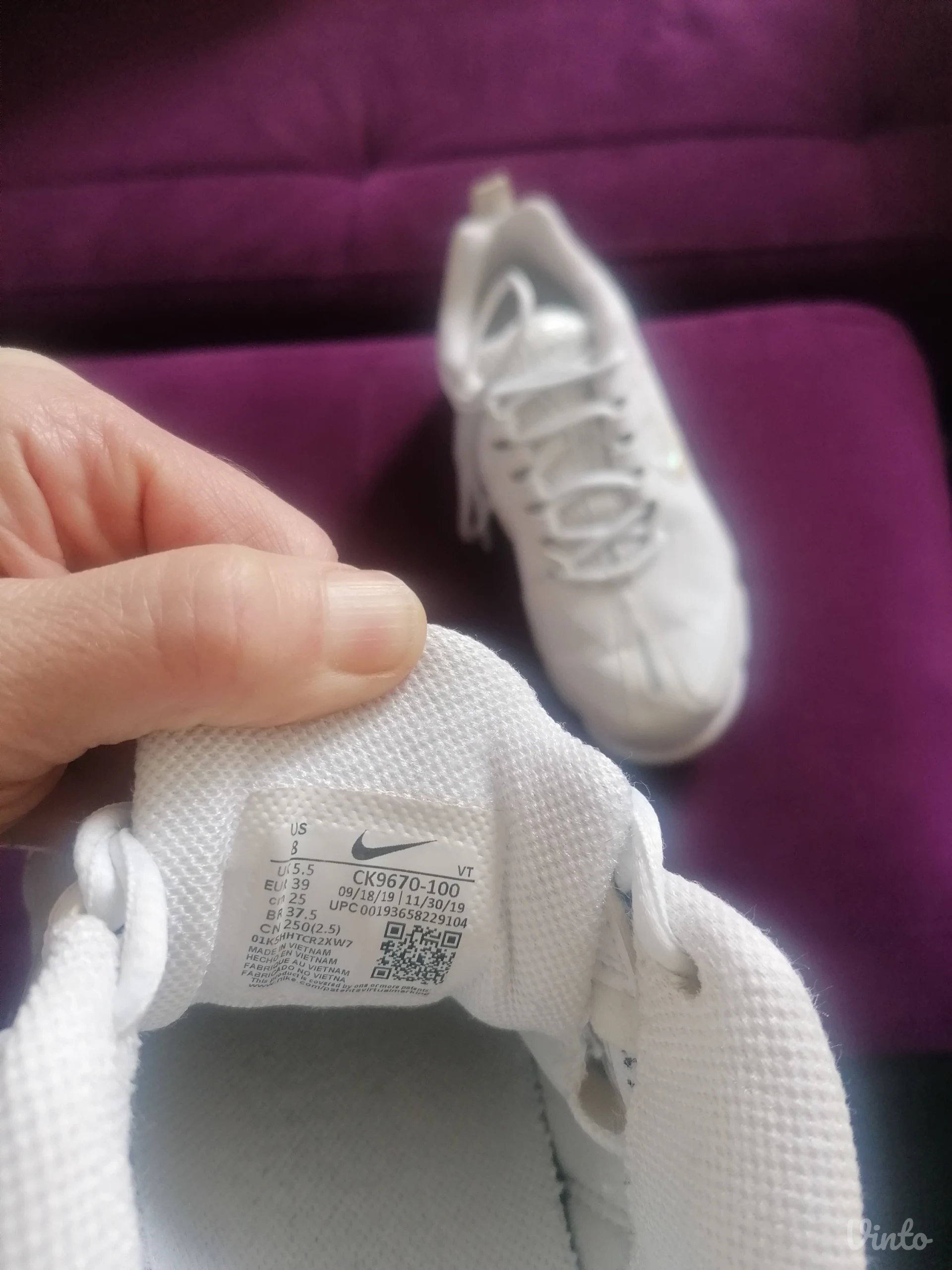 Nike 720 38, vapormax 39 bele