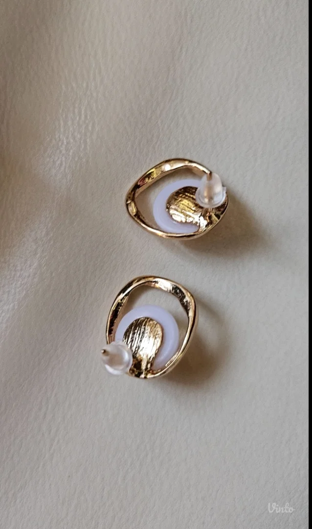 Atraktivne nove stud minđuše sa perlom