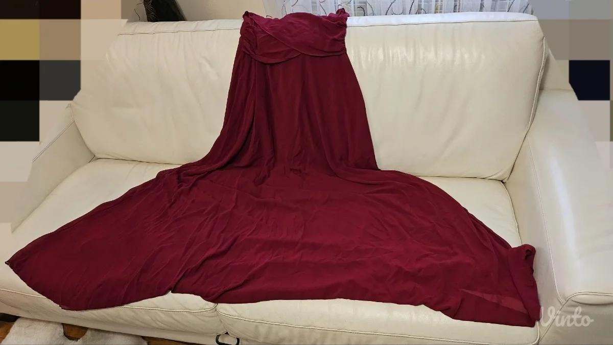 Atraktivna svečana duga burgundy haljina A forme, novo