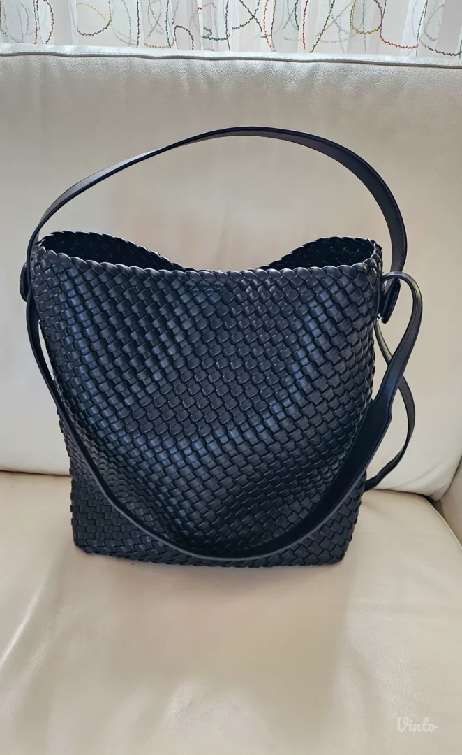 Kožna pletena bucket bag sa neseserom, hobo