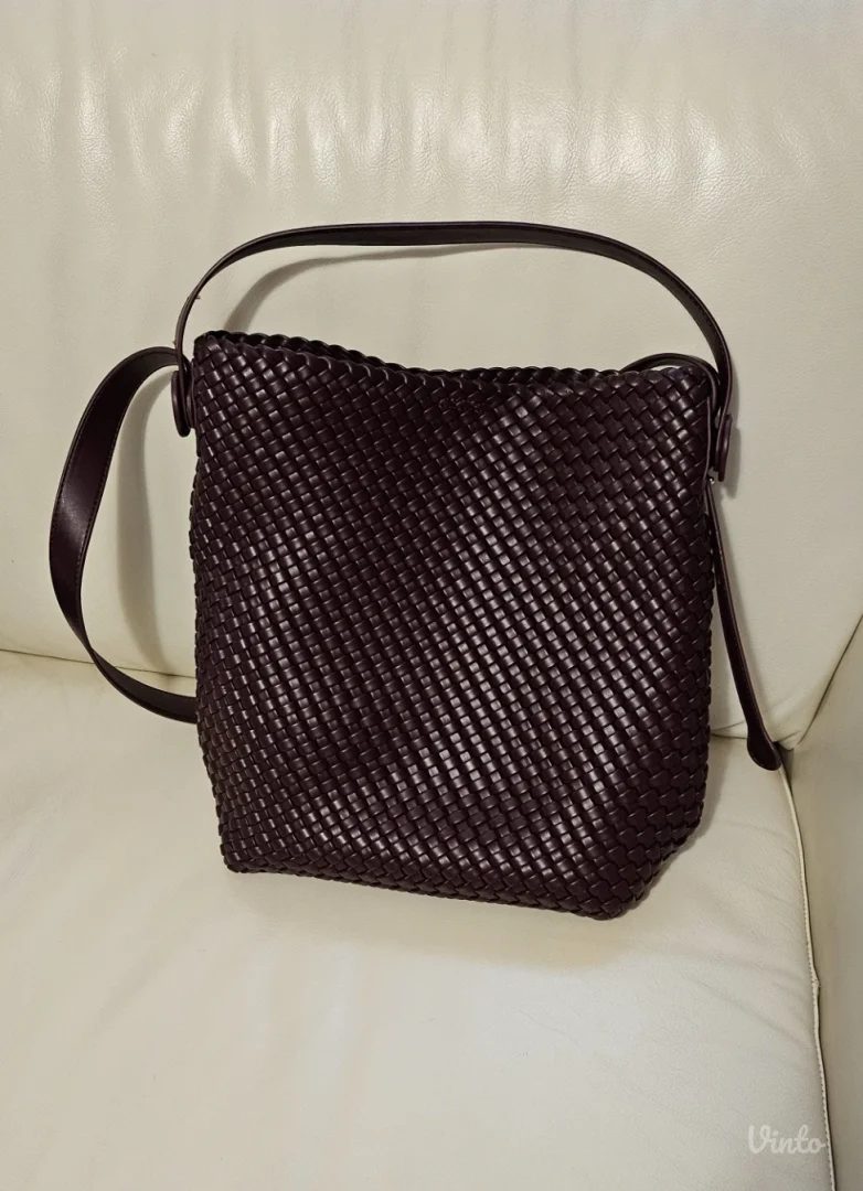 Kožna pletena bucket bag sa neseserom, hobo
