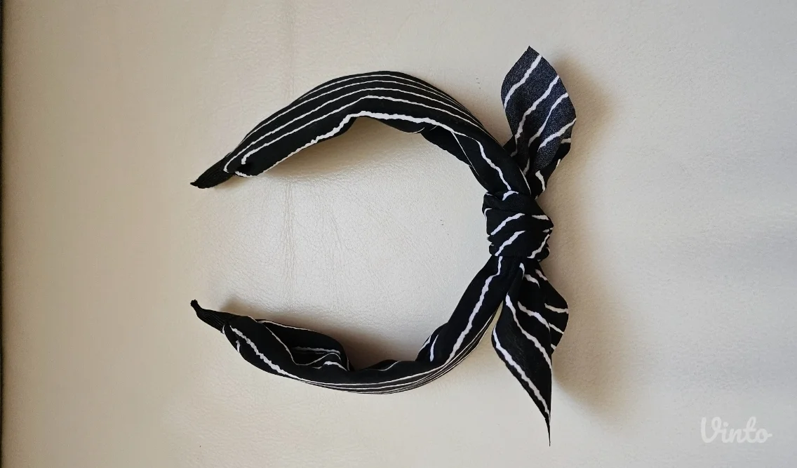 Rajf za kosu sa mašnom na prugice, nov