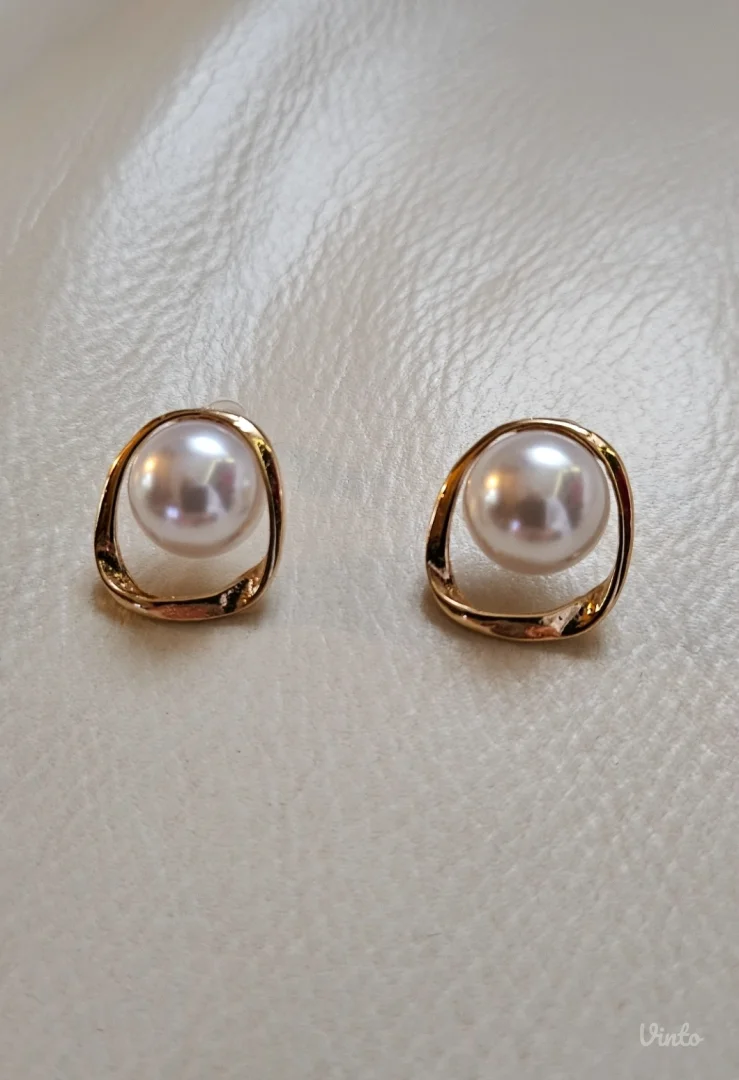 Atraktivne nove stud minđuše sa perlom