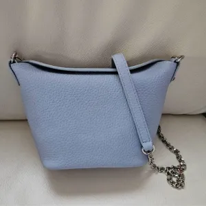 Kožna crossbody bucket baby blue torba