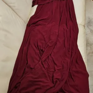 Atraktivna svečana duga burgundy haljina A forme, novo