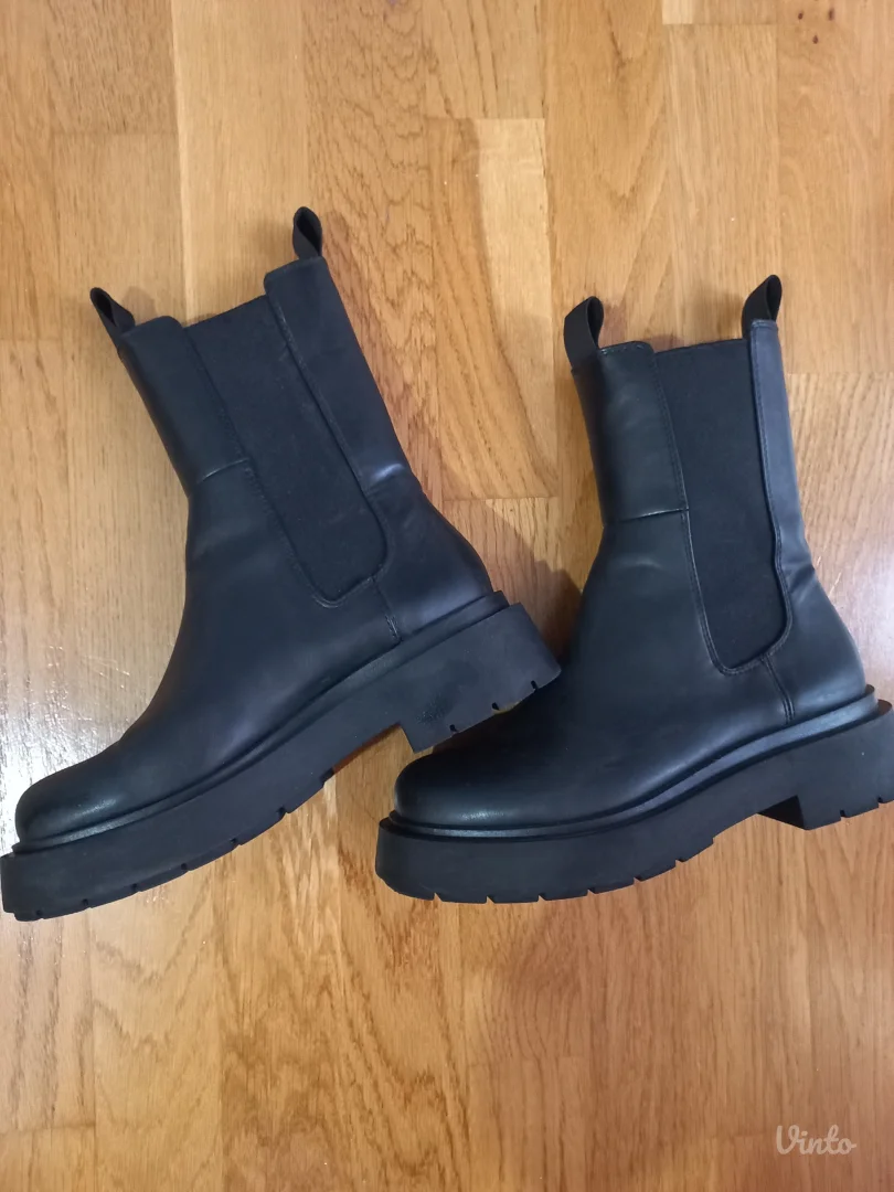 NOVE H&M MARTINKE! 🏷