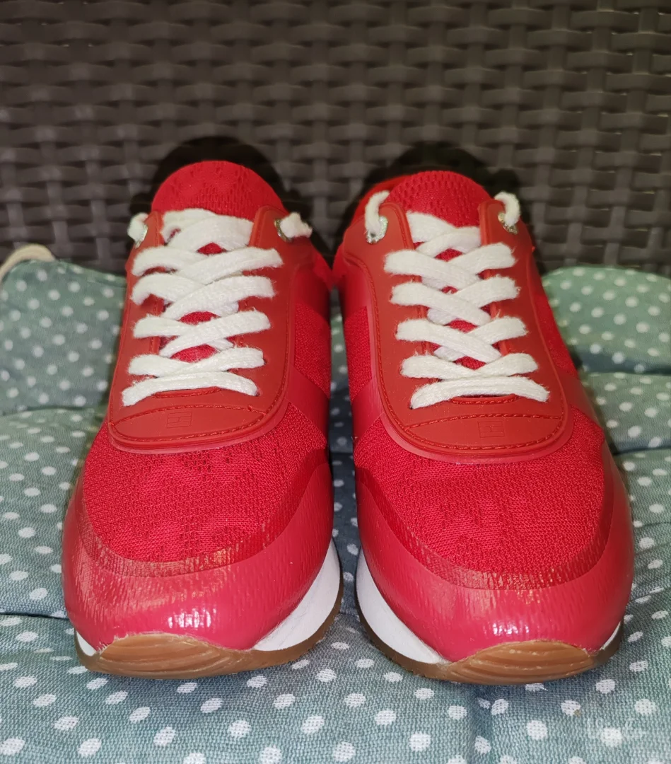 Original Tommy Hilfiger patike 36