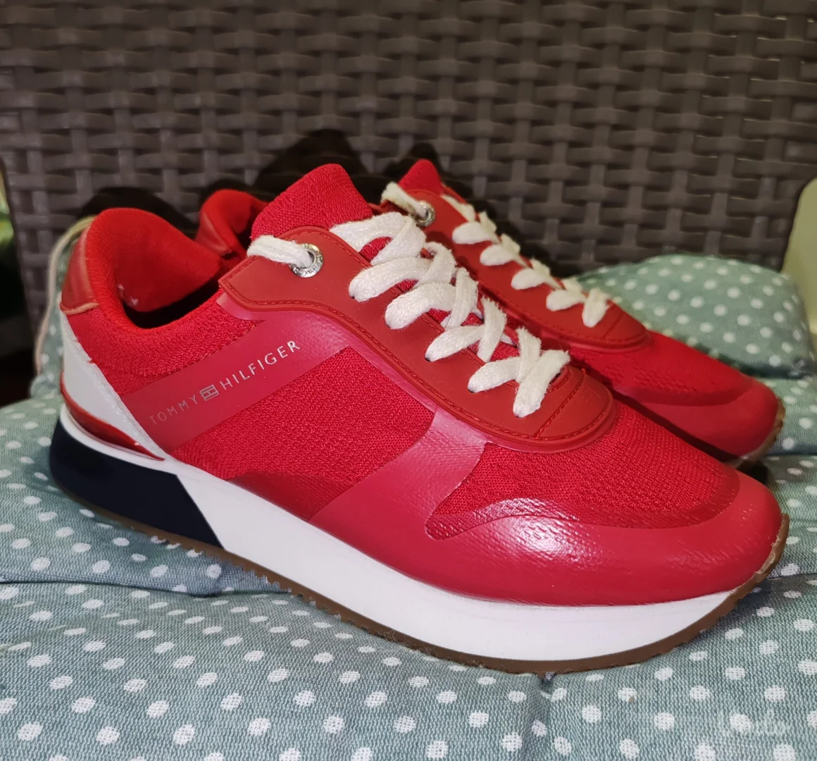 Original Tommy Hilfiger patike 36