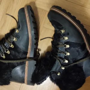 Olang kožne čizme sa pravim krznom
