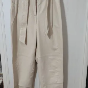Zara 100% kožne pantalone