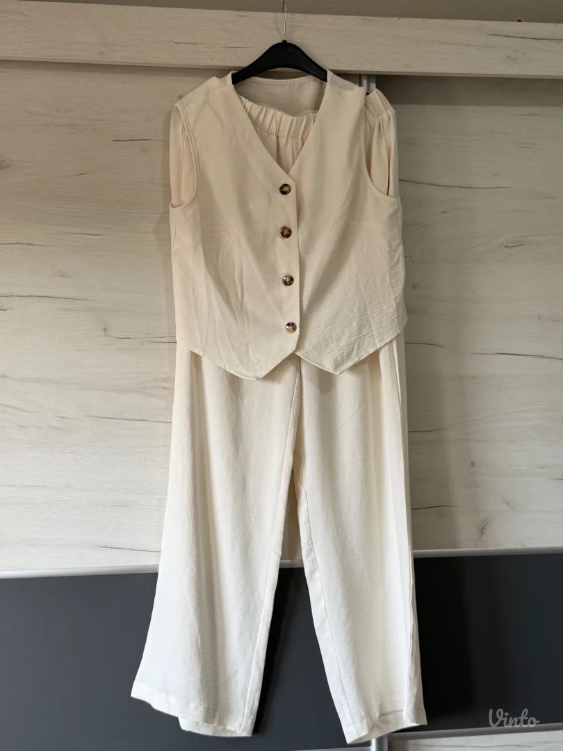 Komplet (prsluk i pantalone)