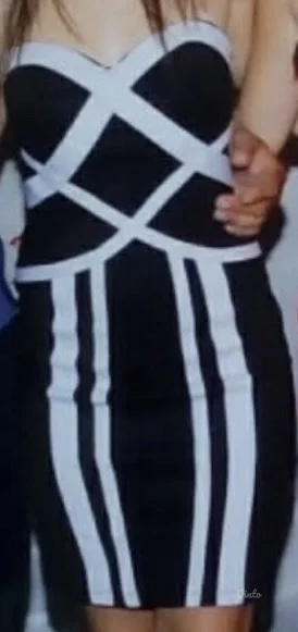 Crna haljina sa prugama