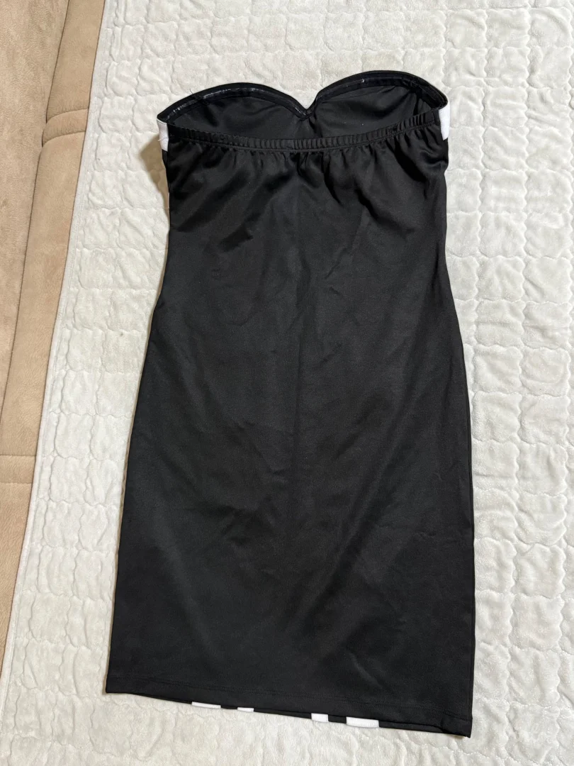 Crna haljina sa prugama