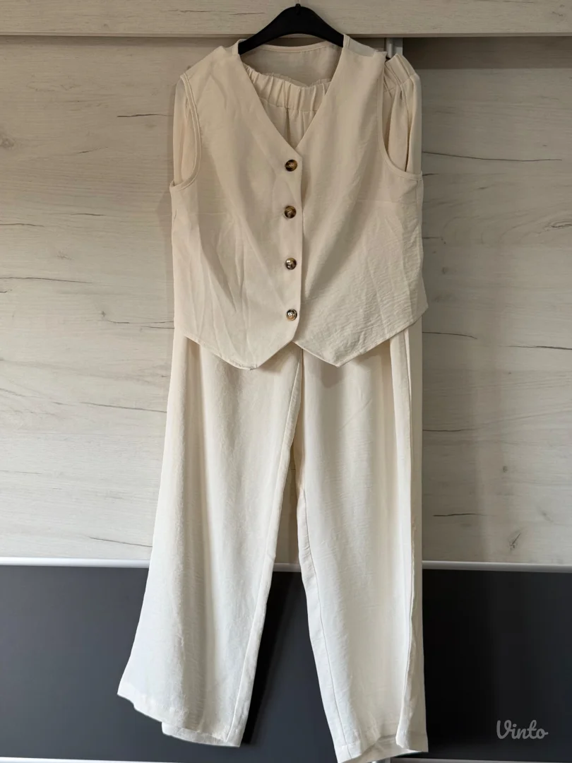 Komplet (prsluk i pantalone)