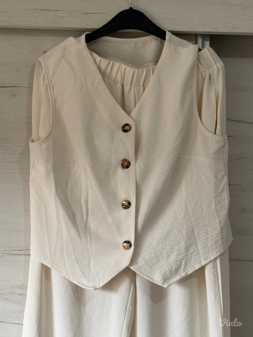 Komplet (prsluk i pantalone)