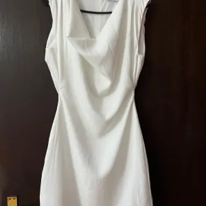 Elegantna mini haljina