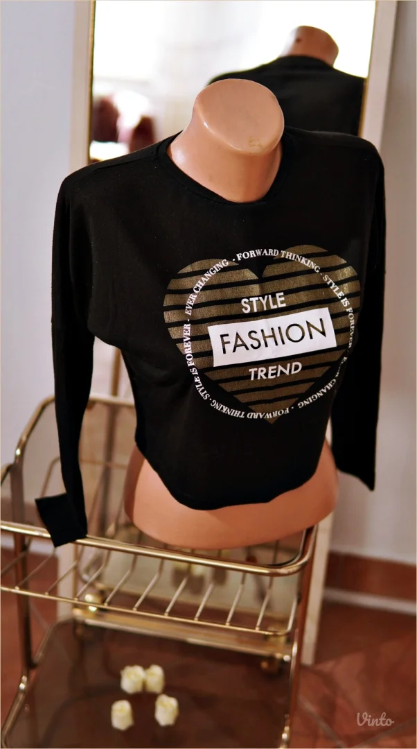 4.5. Crna crop majica sa printom M