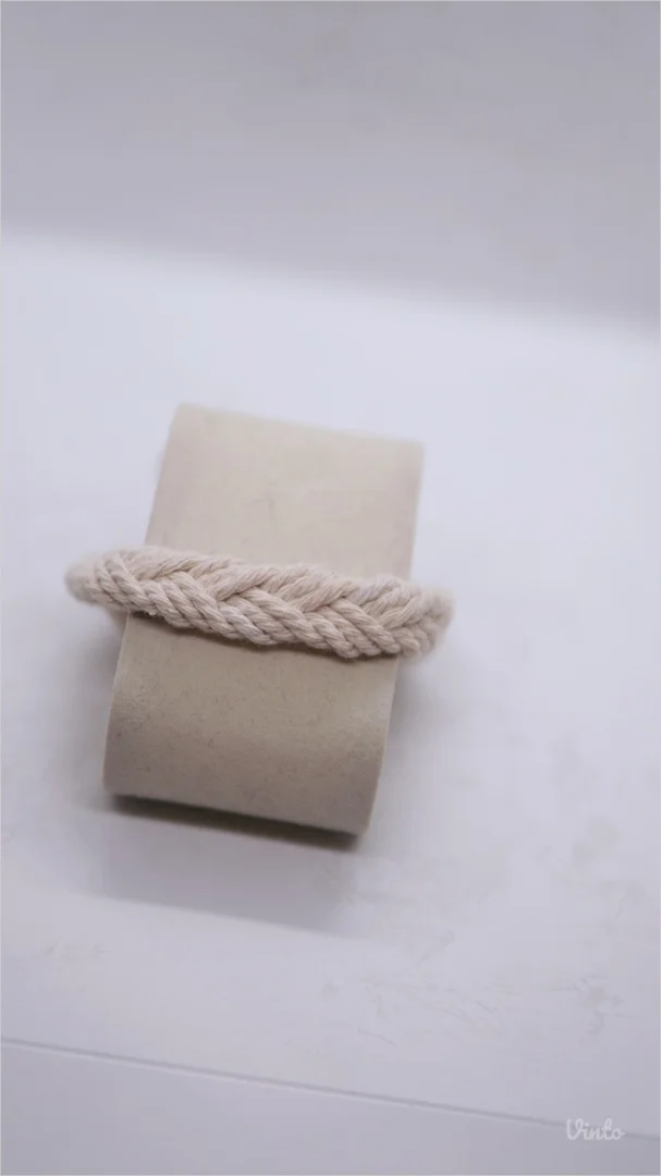 9.7. Muška krem pletena narukvica