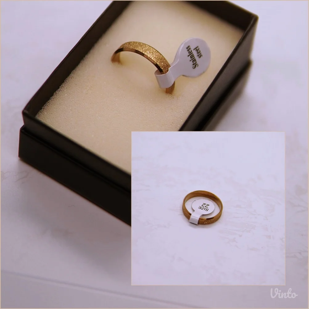 9.6.7.22. Muški prsten u zlatnoj boji mat