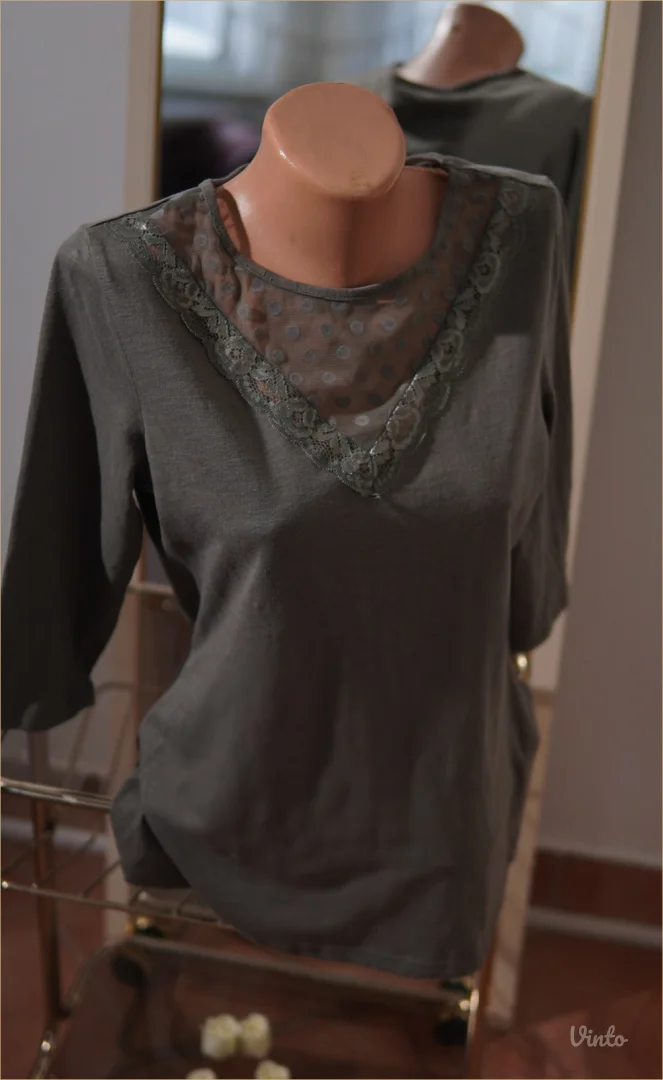 4.4. Majica M sa čipkanim izrezom Janina