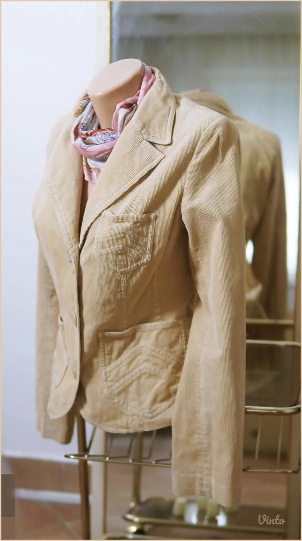 6.5. Bež somotski H&M sako