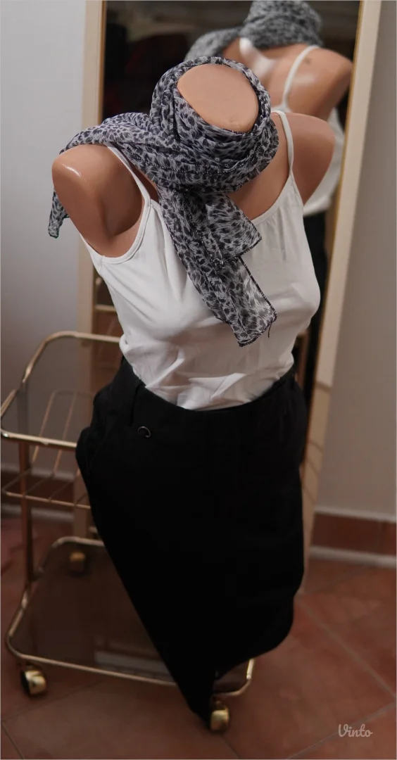 2.4.1. ZARA crna uzana suknja S