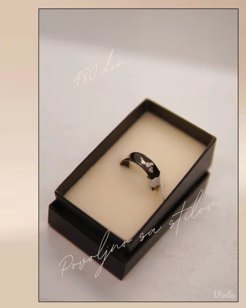 9.6.4.21. Nov crni muški prsten sa srcima