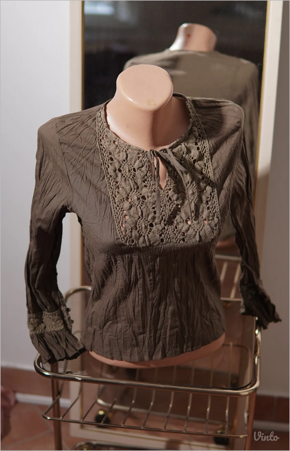 3.5. Braon bluza sa čipkom XS s.Oliver