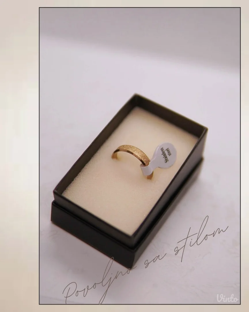 9.6.7.22. Muški prsten u zlatnoj boji mat