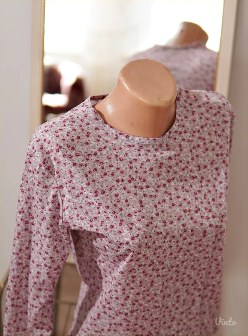 4.5. Majica roze na cvetiće M