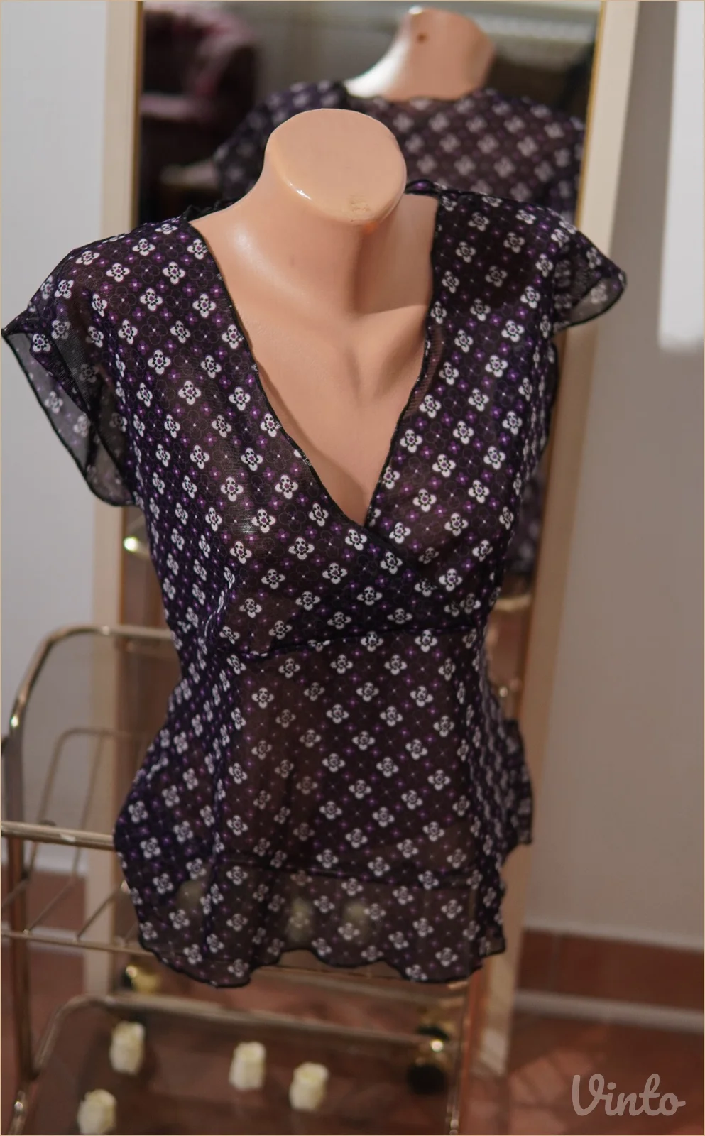 3.3. Lagana crna cvetna bluza S