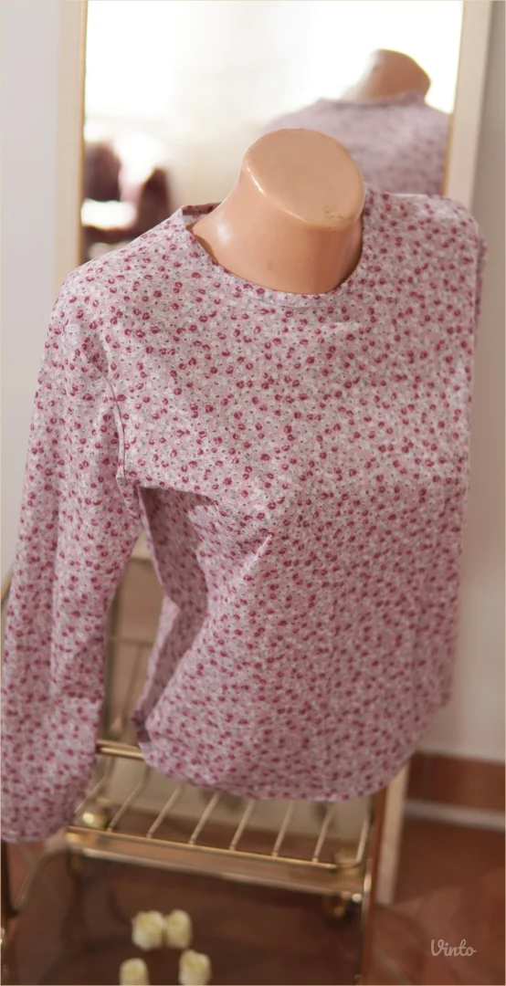 4.5. Majica roze na cvetiće M