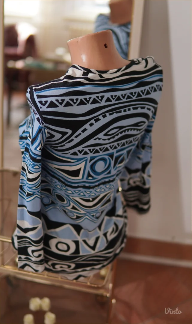 4.4. Etno plava majica S tribal print