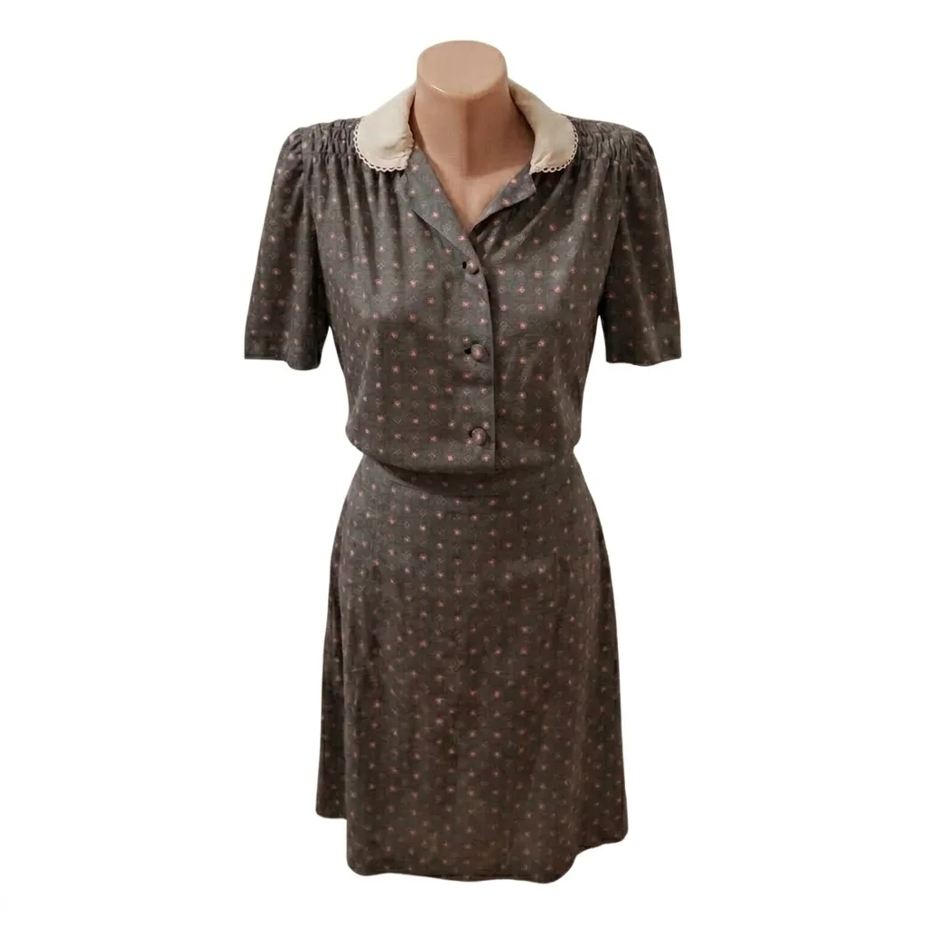 6.6.1. Sivi komplet bluza i suknja S retro - Akcija!