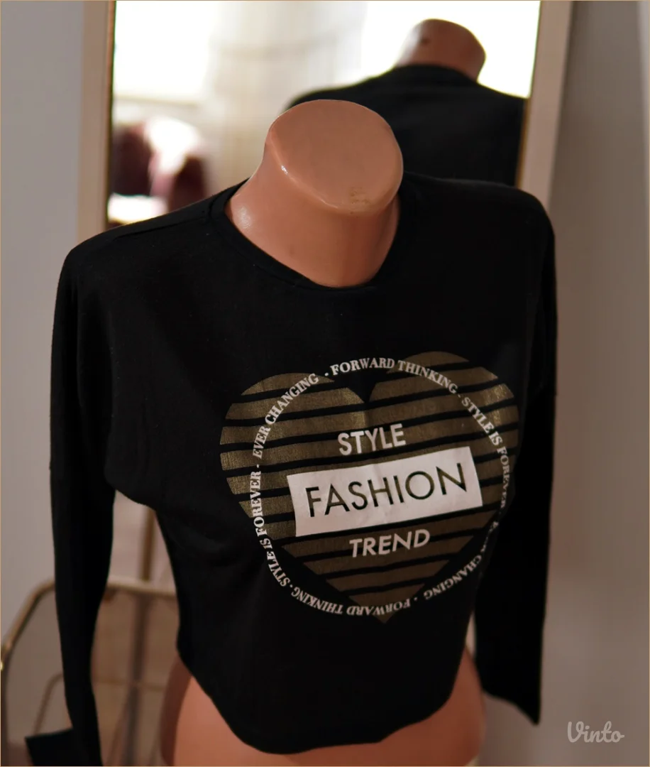 4.5. Crna crop majica sa printom M