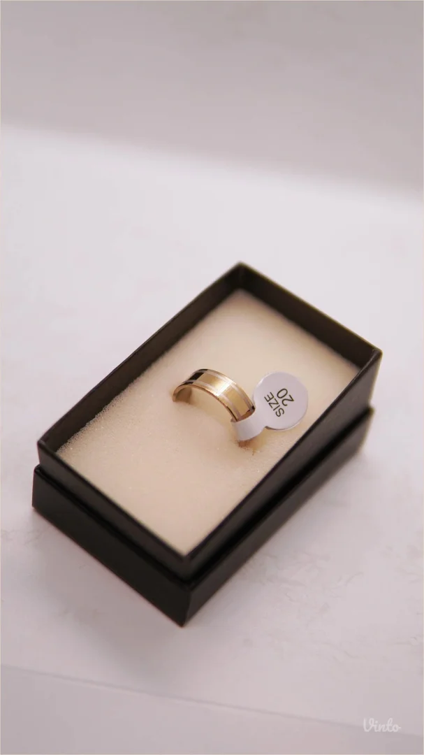 9.6.9.20. Muški prsten klasičan zlatna boja