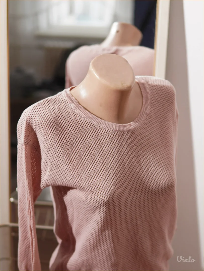 6.2. Puder roze C&A tanji džemper L