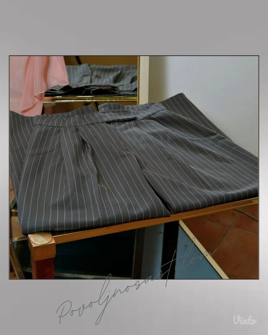 5.4.2. Sive elegantne pantalone sa štraftama M