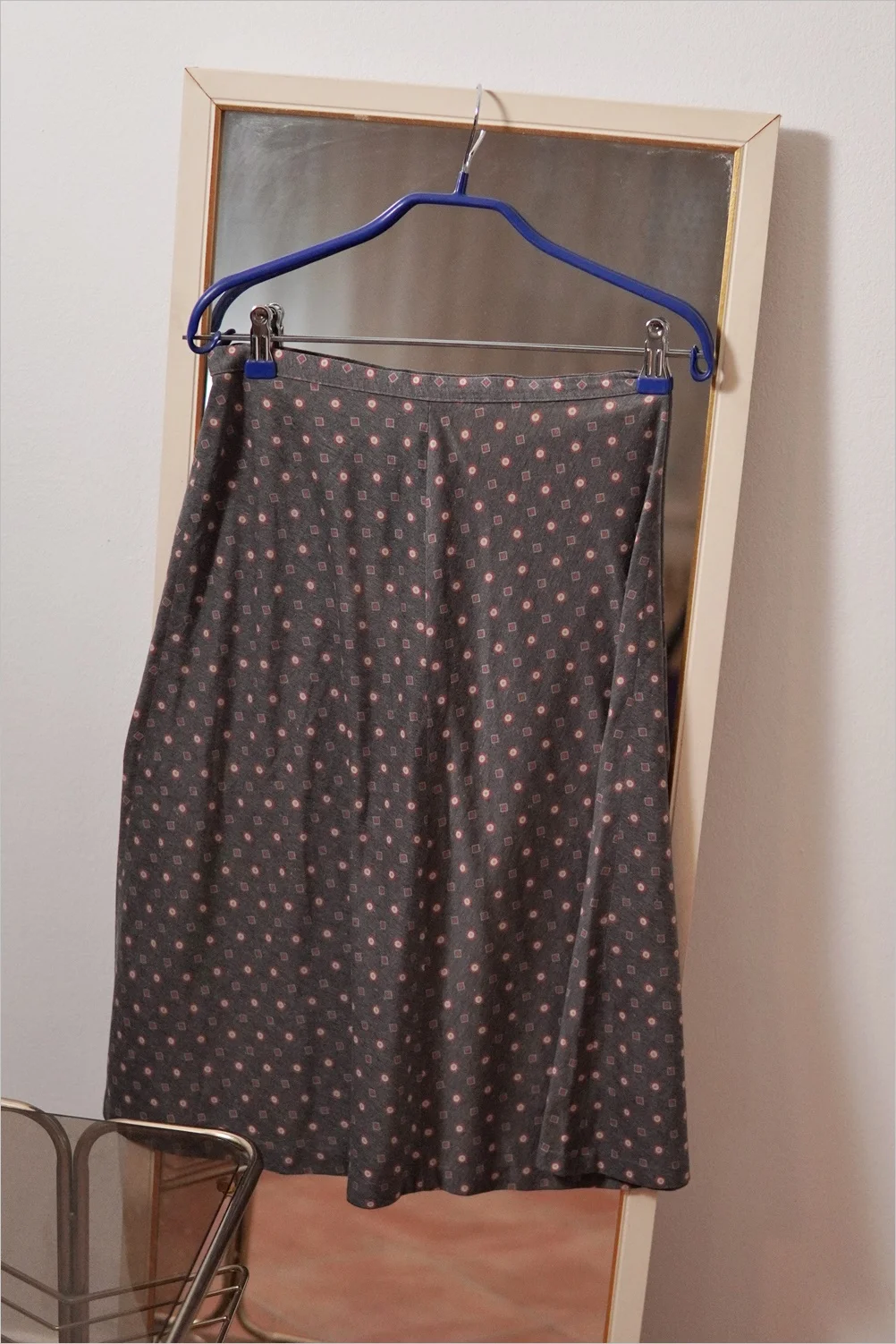 6.6.1. Sivi komplet bluza i suknja S retro - Akcija!