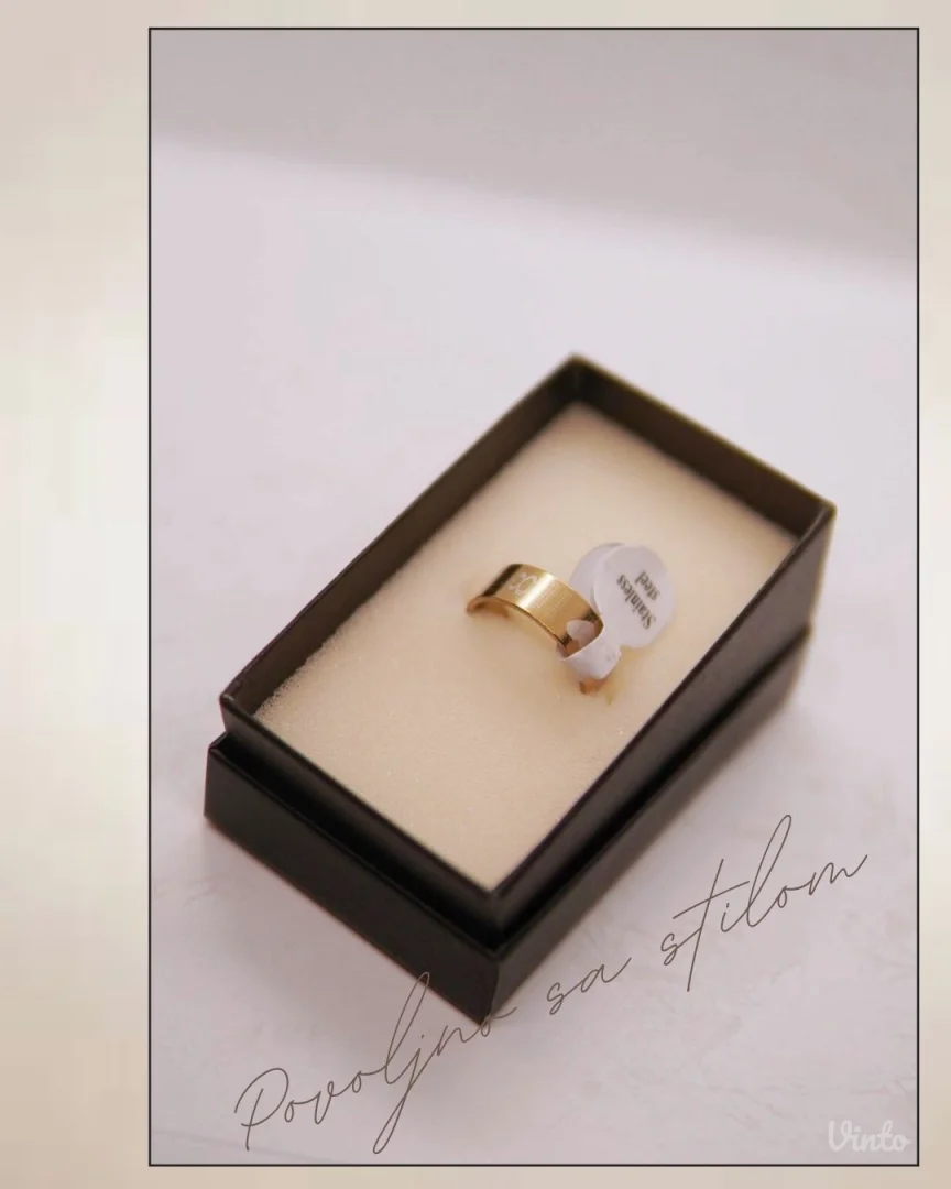 9.6.8.19. Muški prsten sa srcem zlatna boja