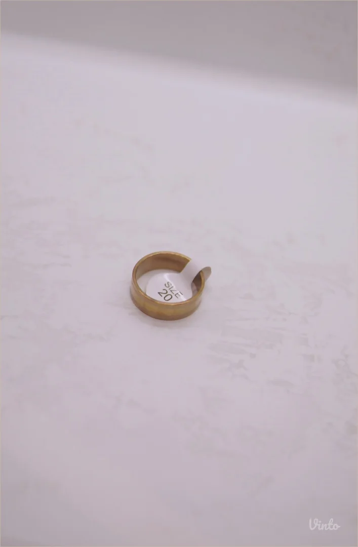 9.6.9.20. Muški prsten klasičan zlatna boja