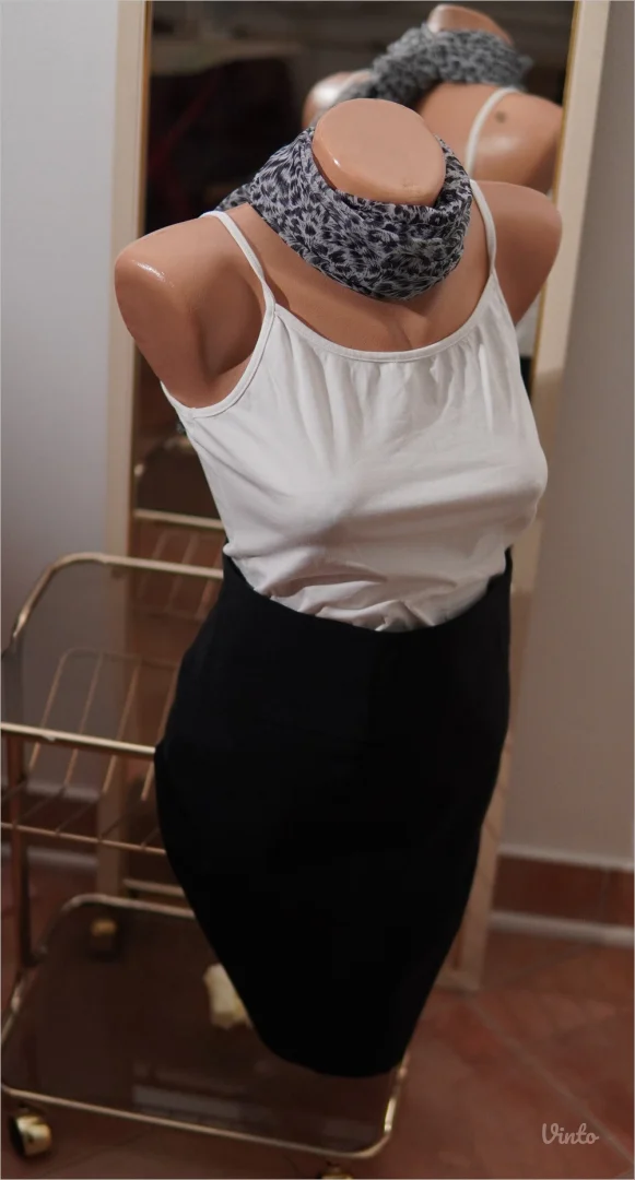 2.4.1. Tally Weijl crna pencil suknja M