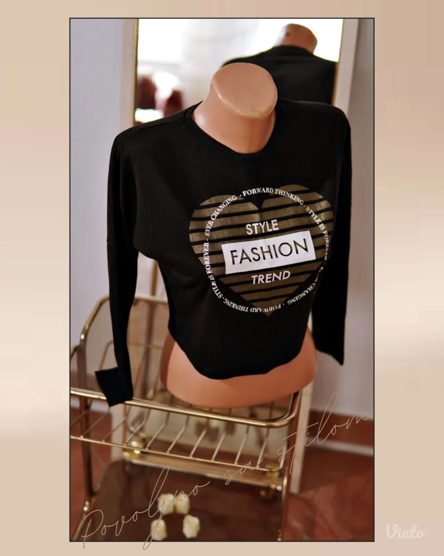 4.5. Crna crop majica sa printom M