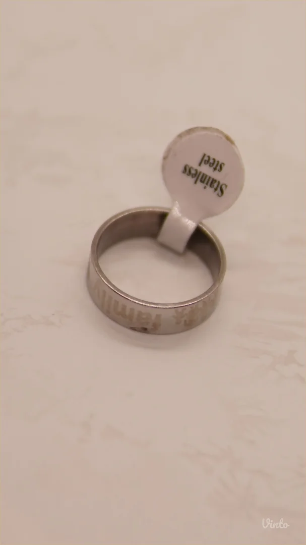 9.6.15.21. Nov muški prsten elegantnog dizajna