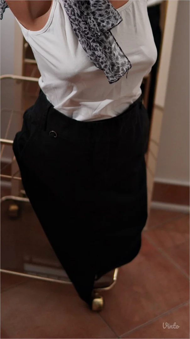 2.4.1. ZARA crna uzana suknja S
