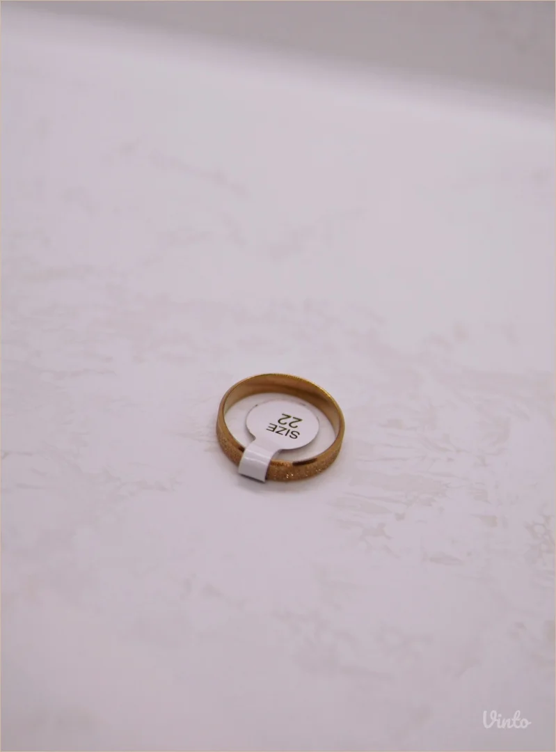 9.6.7.22. Muški prsten u zlatnoj boji mat