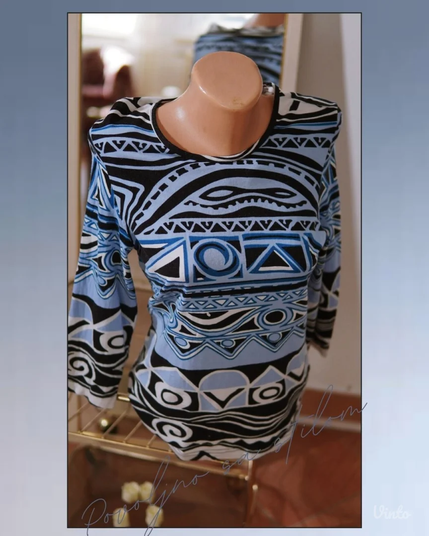 4.4. Etno plava majica S tribal print