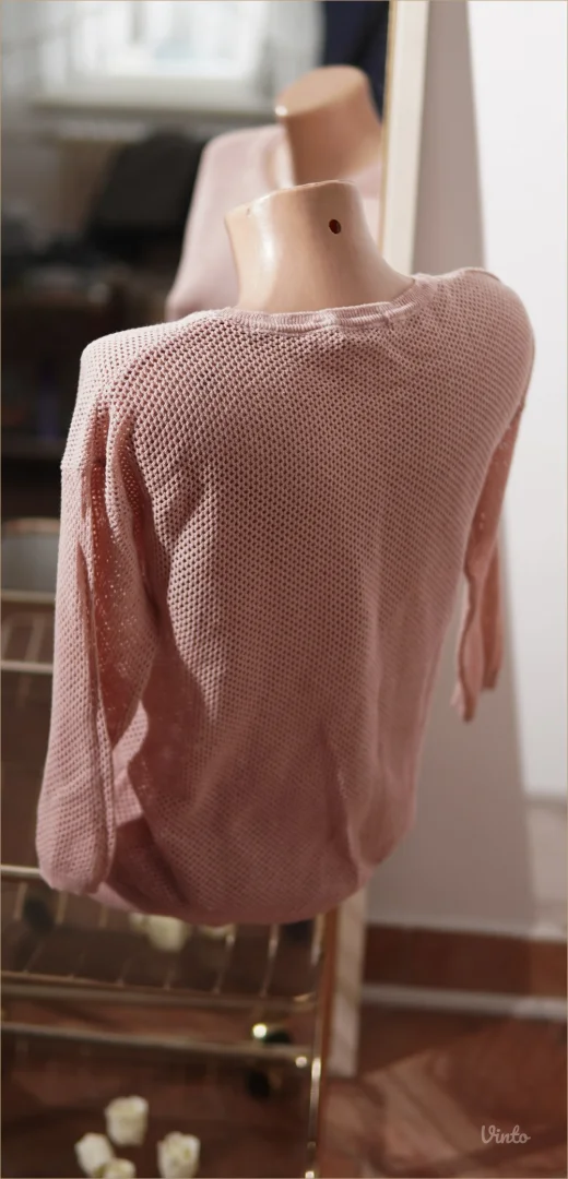 6.2. Puder roze C&A tanji džemper L