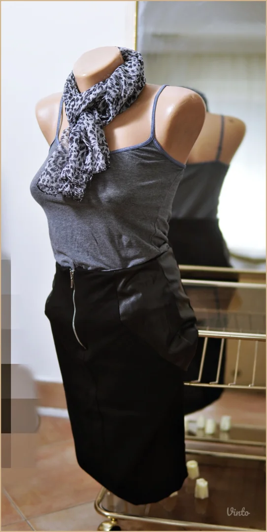 2.4.1. Crna elegantna S suknja sa cibzarom